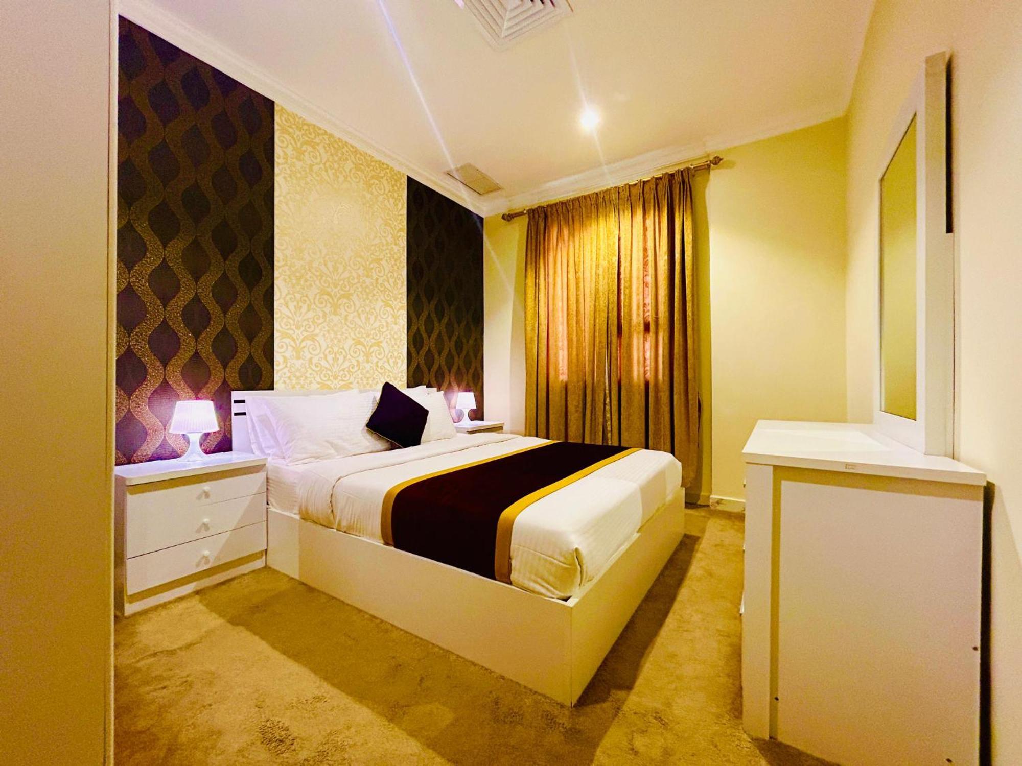 Golden Dahlia Fintas Aparthotel Kuwait City Ngoại thất bức ảnh