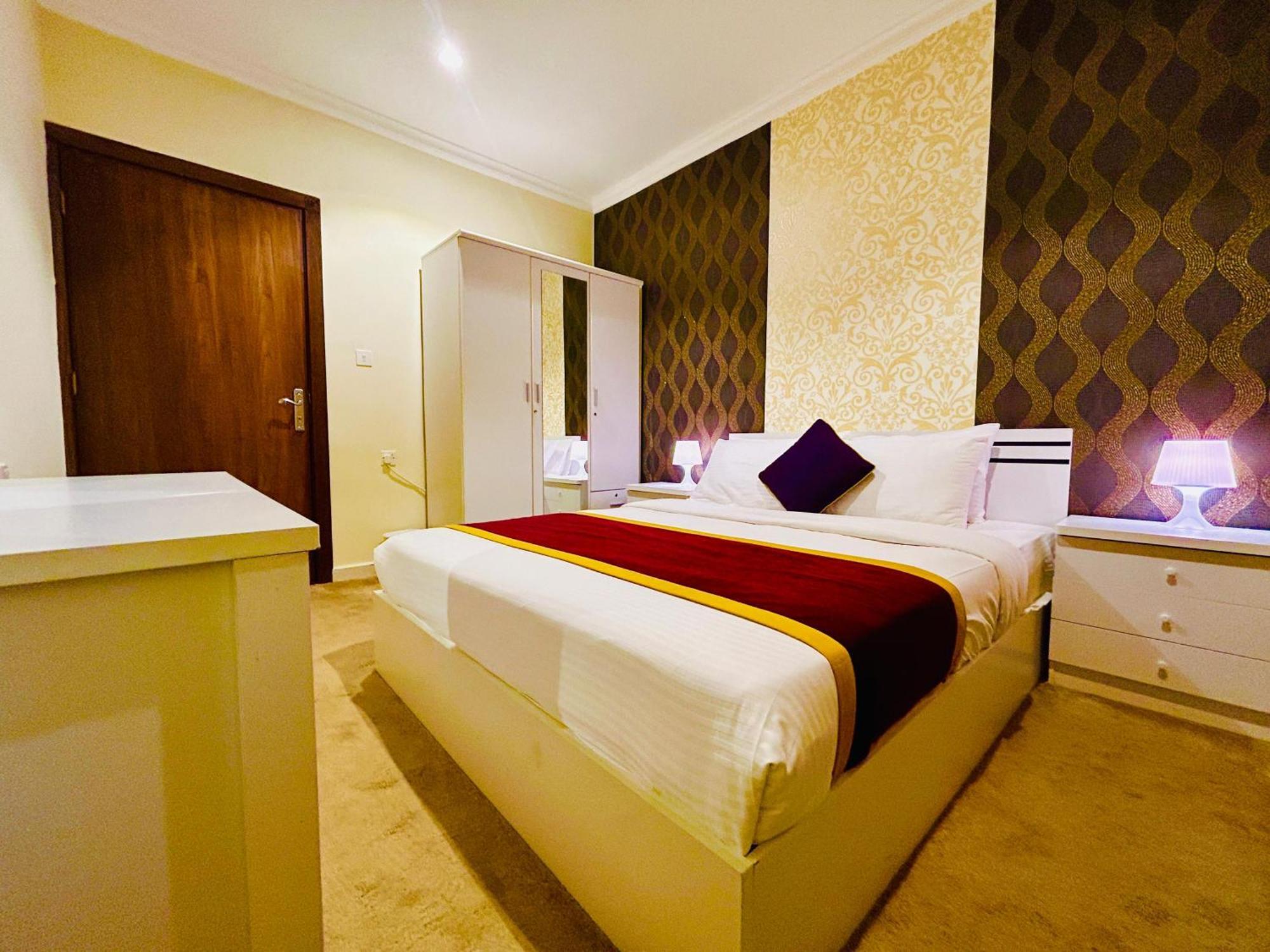 Golden Dahlia Fintas Aparthotel Kuwait City Ngoại thất bức ảnh