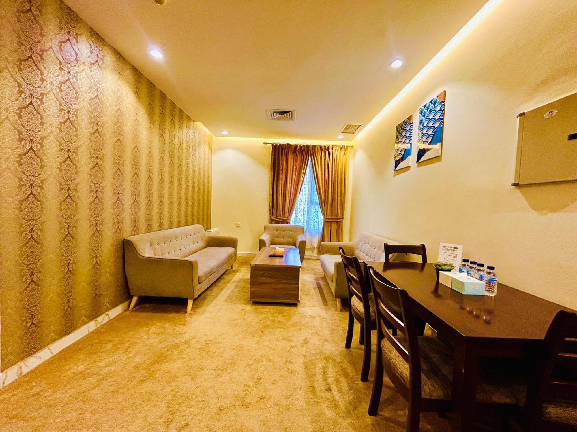 Golden Dahlia Fintas Aparthotel Kuwait City Ngoại thất bức ảnh